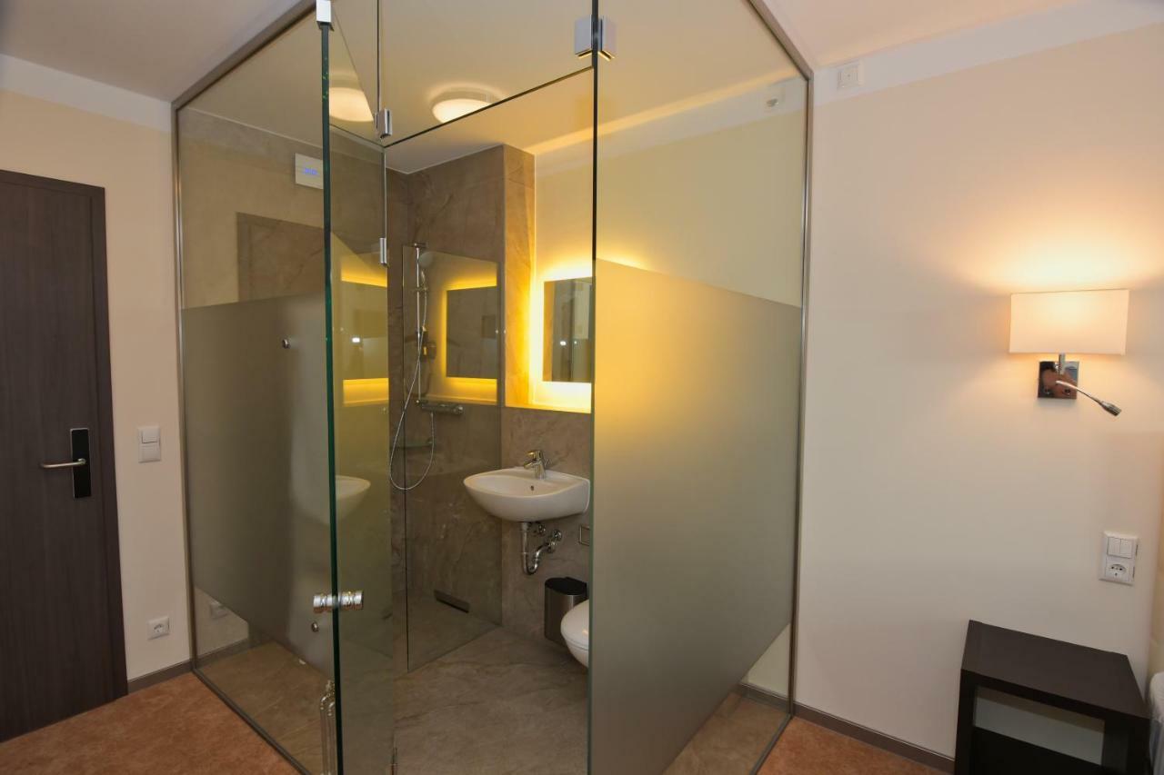 Hotel Am Kurpark Цинновиц Экстерьер фото